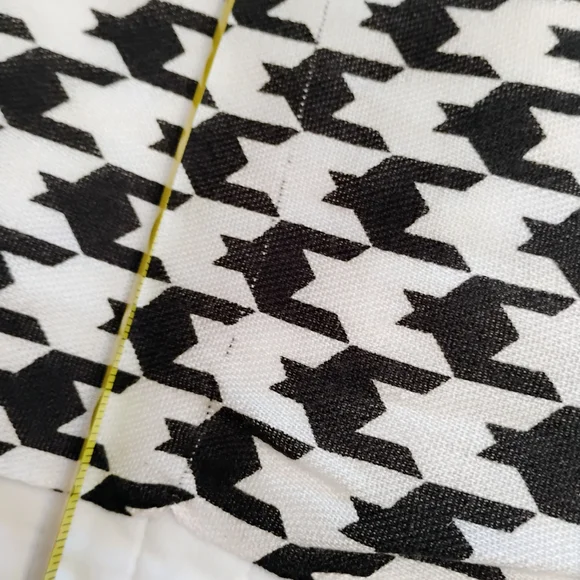 London Fog Red and Black Houndstooth Scarf and Gloves Set - Picture 16 of 17